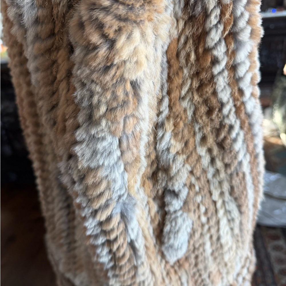 Luxurious Rabbit Fur vest. - Picture 7 of 9